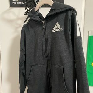 Boys Adidas jacket size 7 in great conditions.